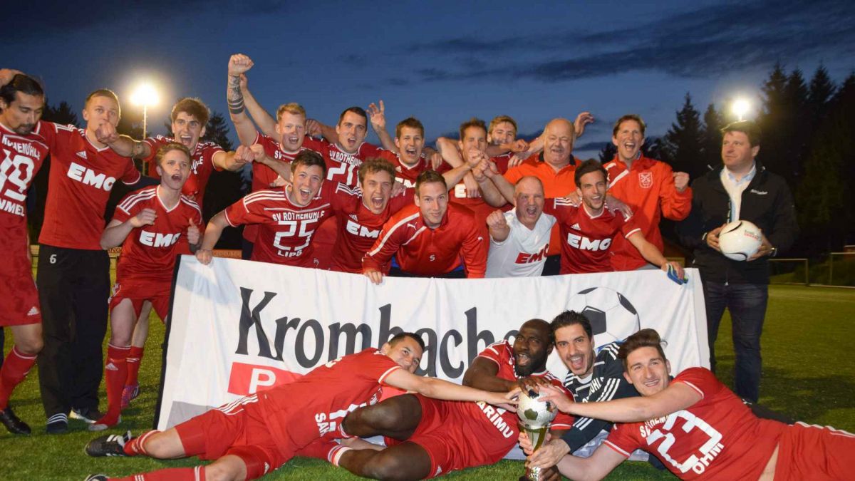 Sieger des Krombacher-Kreispokals 2015: Die Bezirksliga-Fußballer des SV Rothemühle.