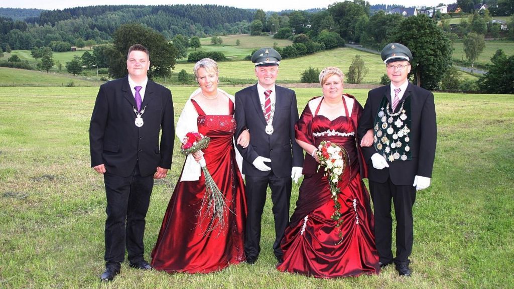 Die amtierenden Ottfinger-Majestäten Steffen Hoffmann, Guido und Annette Stracke sowie Libori und Birgit Koch.