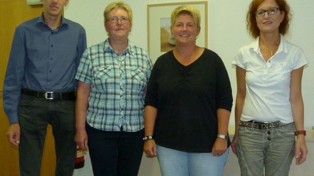 AufWind-Leiterin Simone Clemens (2. von rechts) informierte die Vorsitzende des SPD-Ortsvereins Jutta Hecken-Defeld sowie Kreistagsmitglied Hildegund Hennrichs und Ratsmitglied Ludger Reuber über die Arbeit.