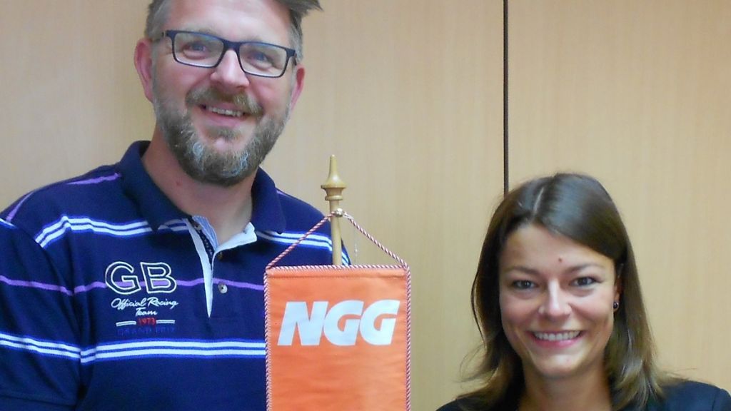 Glücksbringer zum Start: Isabell Mura wird neue Chefin der NGG Südwestfalen. Zum August übernimmt sie die Nachfolge von Helge Adolphs, der die Gewerkschaft in der Region mehrere Jahre lang geführt hat.