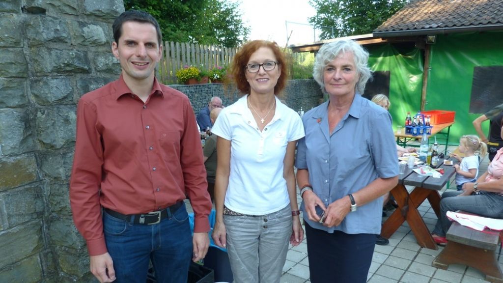 Die SPD-Vorsitzende Jutta Hecken-Defeld (Mitte) zusammen mit der heimischen Bundestagsabgeordnete Petra Crone und dem Bürgermeister der Hansestadt Attendorn, Christian Pospischil.
