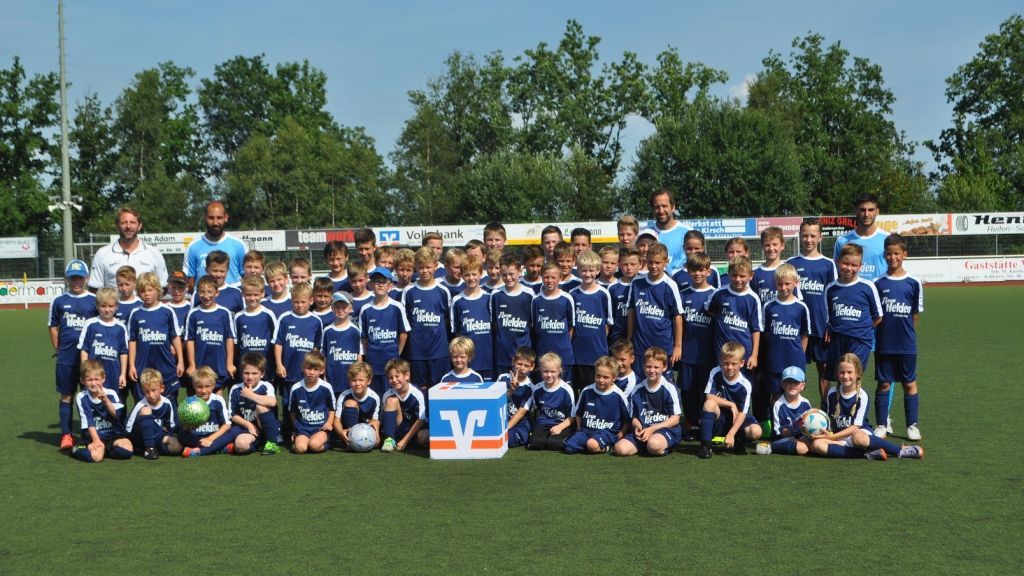 Die Mitglieder der Volksbank Olpe-Wenden-Drolshagen hatten jede Menge Spaß beim dreitägigen Fußballcamp im Rahmen des Ferienprogrammes.