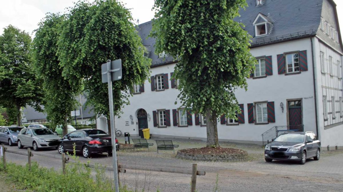 Bürger sollen Vorschläge machen, wie das Grundstück "Alte Schule" gestaltet werden könnte - das beschloss die Stadtverordneten-Versammlung im Alten Kloster. von Rüdiger Kahlke