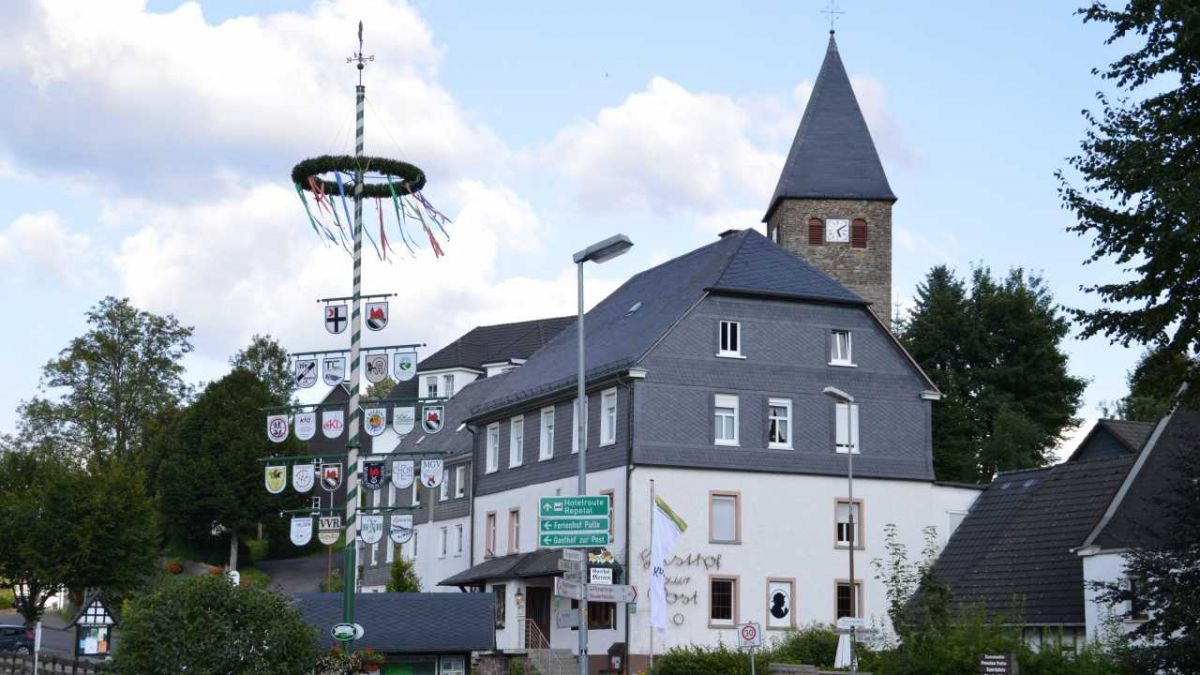 So wie das Dorf Helden wurden auch Rehringhausen, Elben/Scheiderwald, Dumicke und Serkenrode mit Plaketten ausgezeichnet. von Barbara Sander-Graetz