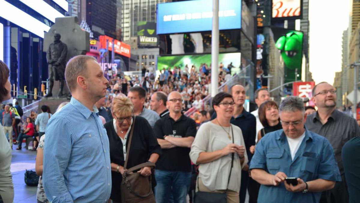Erster Eindruck am Time Square: Die Schützen sind beeindruckt. von s: Barbara Sander-Graetz