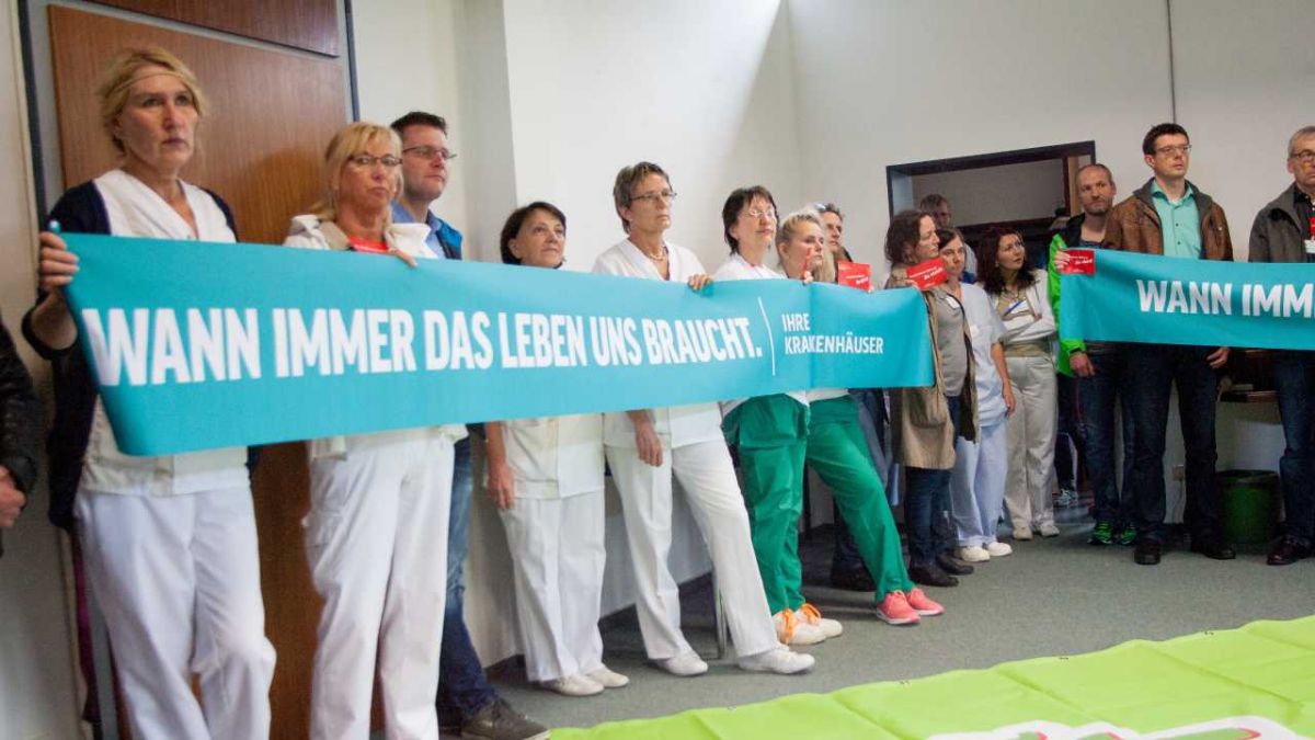 Mit einer Reihe Fürbitten endete die Aktive Mittagspause im St. Martinus-Hospital. von Volker Lübke