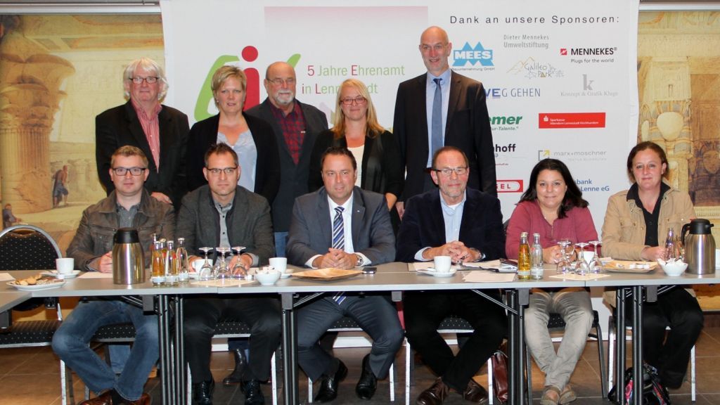Im September hatte EiL anlässlich des fünfjährigen Bestehens zu einer Pressekonferenz eingeladen, an der neben weiteren städtischen Vertretern auch Bürgermeister Stefan Hundt (hinten rechts) teilnahm. von Kerstin Sauer