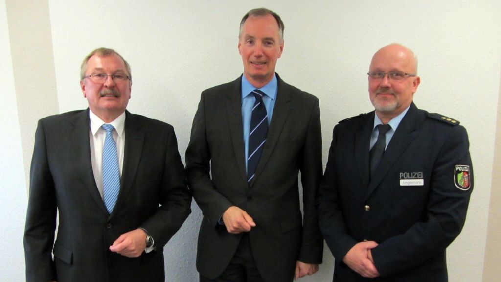 Von links: Landrat Frank Beckehoff, Dr. Matthias Heider und Polizeidirektor Diethard Jungermann.