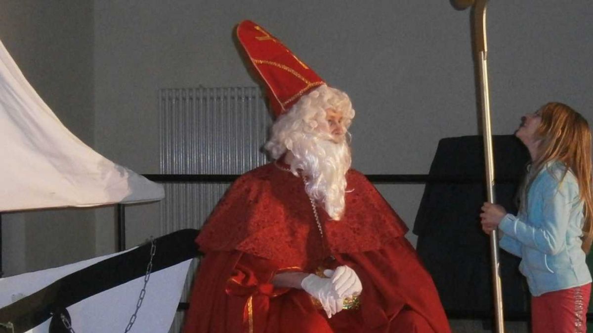 Der Nikolaus besuchte die St.-Laurentius-Schule in Attendorn.