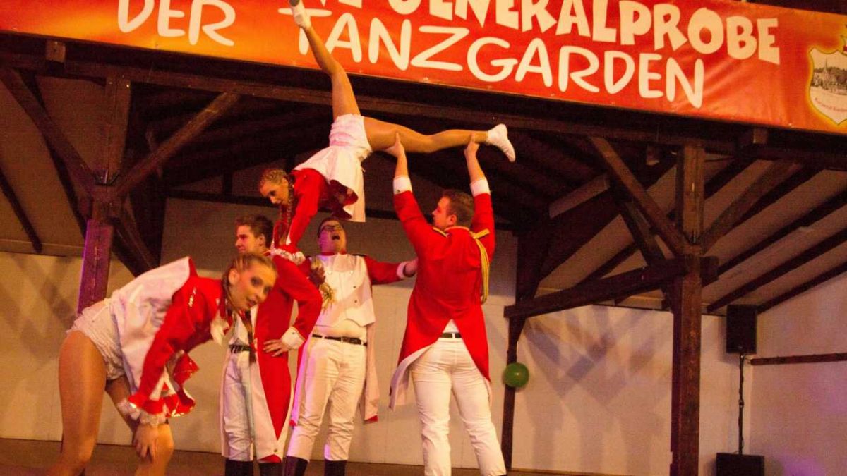 Die Meggener Prinzengarde präsentierte schweißtreibende Akrobatik. von s: Nils Dinkel