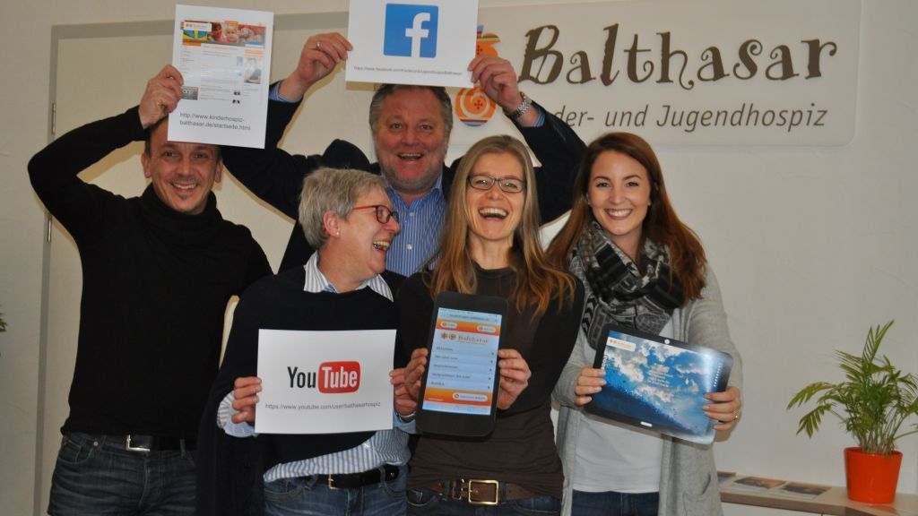 Mitarbeiter des Kinder- und Jugendhospiz´ und Leiter Rüdiger Barth hoffen auf die Gunst der Internetgemeinde.