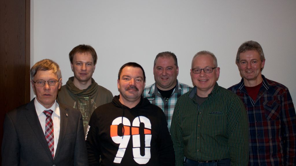 Die Wiedergewählten und der 1. Vorsitzende: (von links) Georg Rauterkus, Michael Rauterkus, Meinolf Springob, Guido Springob, Christoph Rauterkus und Harald Schöne.
