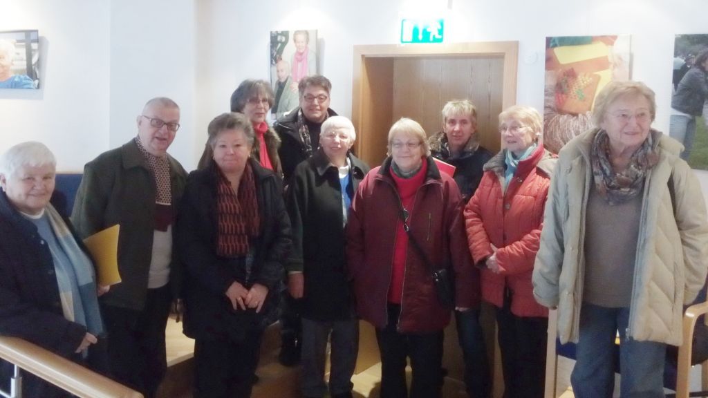 Mitglieder des VHS-Seniorengesprächskreises aus Lennestadt beim Ausstellungsbesuch. von Kreis Olpe