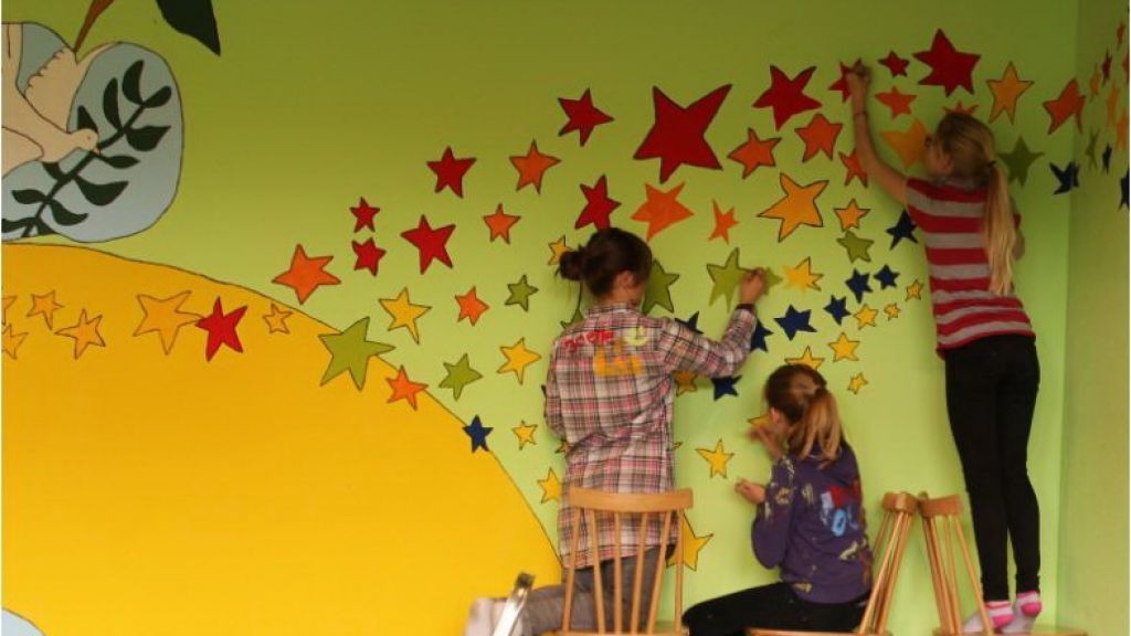 Künstlerisch begleitete Wandgestaltung in der Gesamtschule Finnentrop. von Carmen Mans