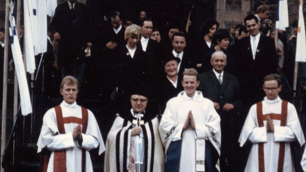 Bild der Primizfeier von Pater Gerhard Eberts im Jahr 1966, 3. von rechts. von privat