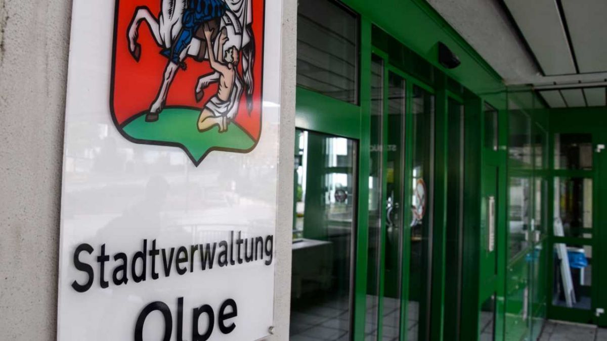 Die vom Verfassungsschutz als rechtsradikal eingestufte Partei „Der Dritte Weg" hat bei der Stadt Olpe die Erlaubnis dafür beantragt, einen Infostand aufbauen zu dürfen. von Sven Prillwitz