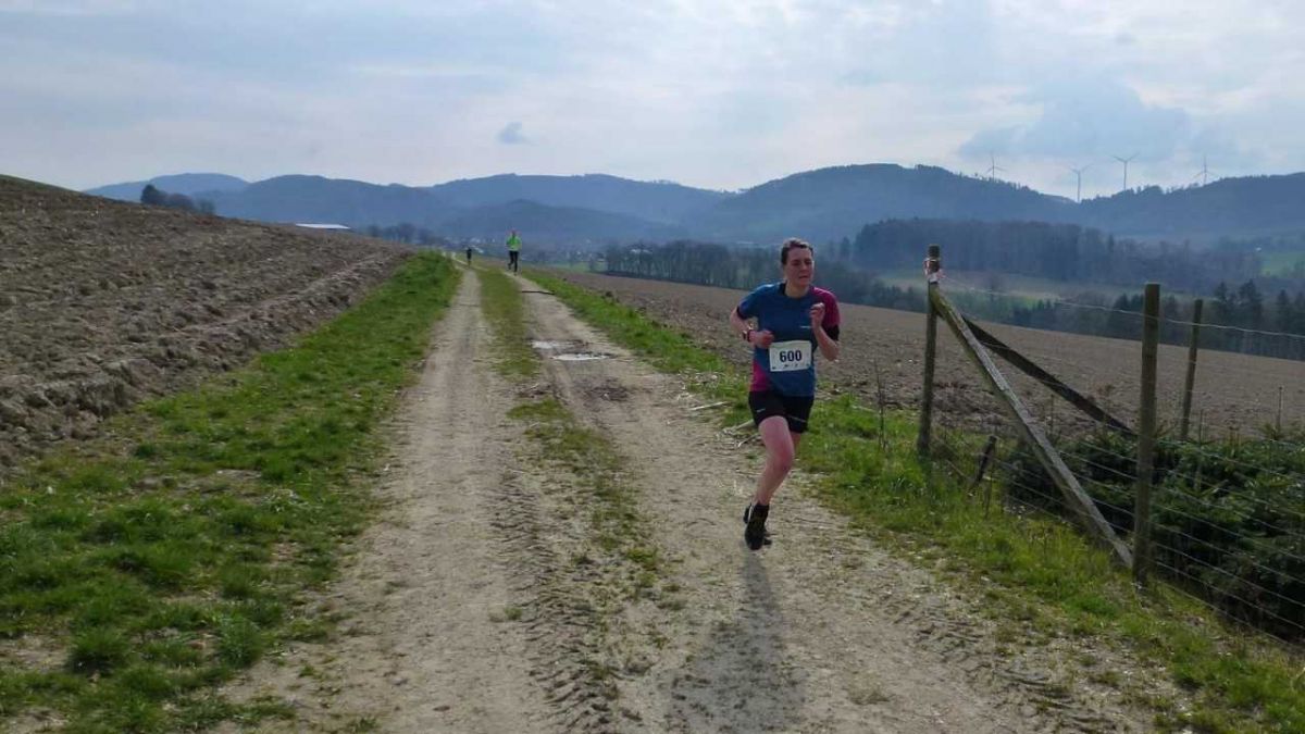 Carmen Otto knackte beim Landschaftslauf den Streckenrekord. von Sport Schneider Lennestadt