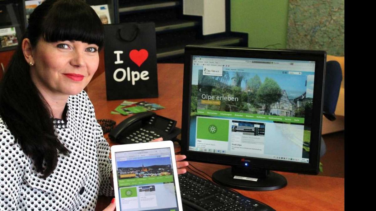 Tatjana Schefers, Geschäftsführerin von "Olpe Aktiv" präsentiert das neue Layout der Website. von Olpe Aktiv