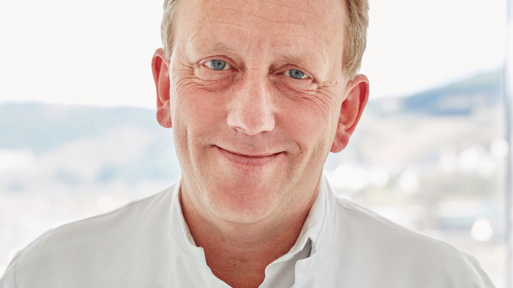 Harald Führer ist Chefarzt der Klinik für Gefäßchirurgie an der Helios Klinik Attendorn. von Kathrin Menke