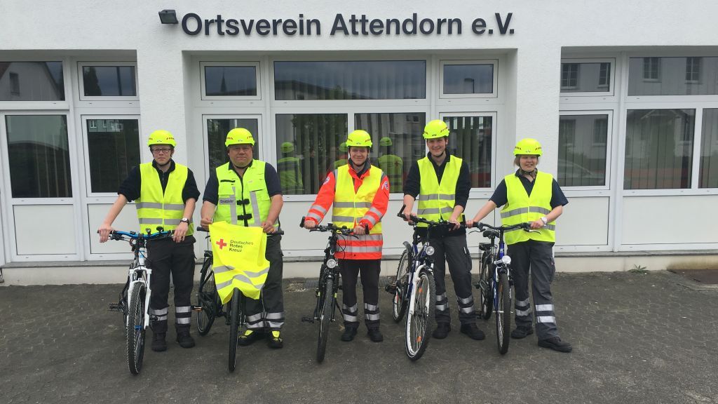 Der Ortsverband Attendorn sucht Ehrenamtliche, die sich mit dem Fahrrad zum Einsatzort begeben. von Deutsches Rotes Kreuz Attendorn