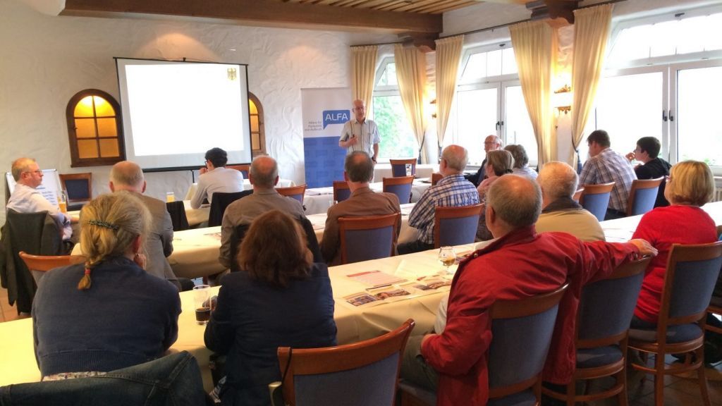 Rund 25 Personen diskutierten beim "ALFA Bürgerdialog". von ALFA