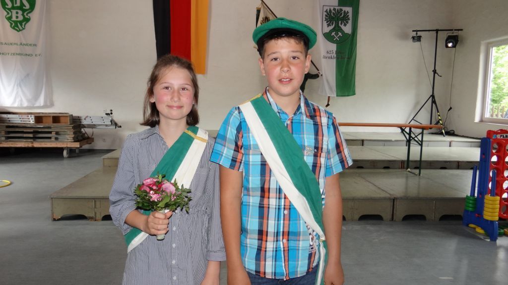Das Kinderkönigspaar Maya Henke und Yannik Burghaus. von Schützenverein Altenkleusheim