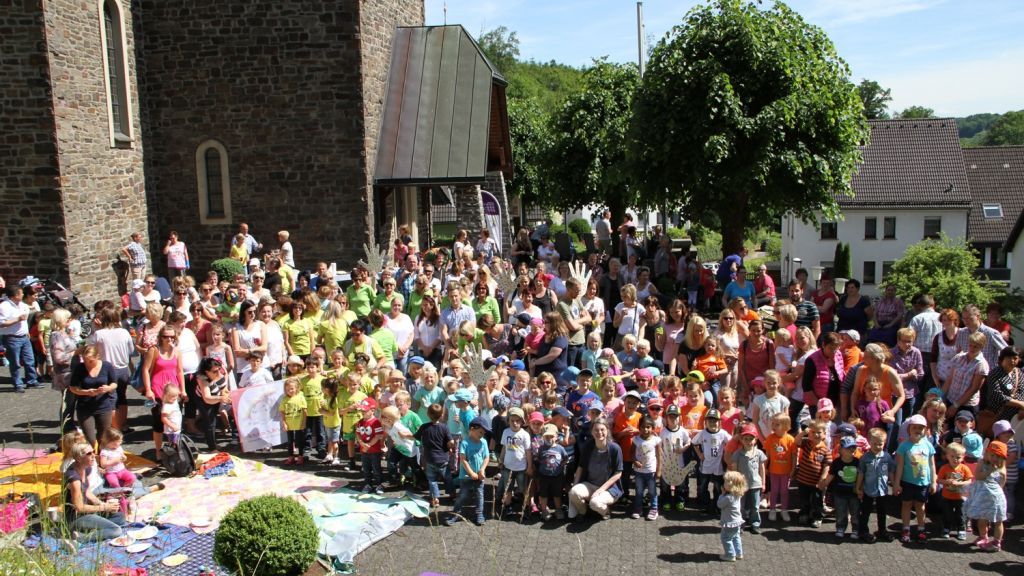 Rund um die Bamenohler Kirche war richtig was los.