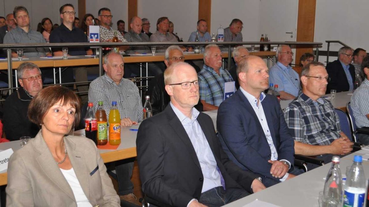 Die Volksbank Olpe-Wenden-Drolshagen präsentierte in der Olper Stadthalle den Geschäftsbericht für 2015.