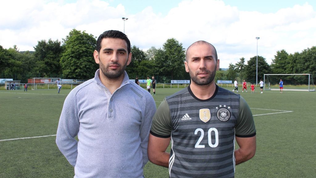 Die Sportfreunde Azadi Attendorn gehen mit dem Trainergespann Fesih Inal (links) und Aydin Geylan in ihre erste Spielzeit nach der Vereinsgründung.