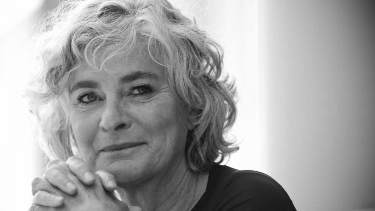 Petra Crone. von Simone M. Neumann