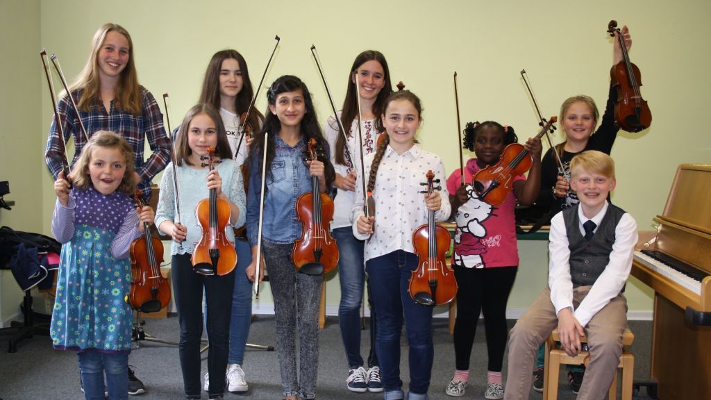 Die Musikschüler demonstrierten eindrucksvoll ihr Können an der Violine.