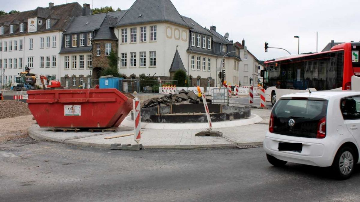 Die Baumaßnahmen am Ennester Tor werden voraussichtlich Ende August 2016 abgeschlossen sein. von Hansestadt Attendorn