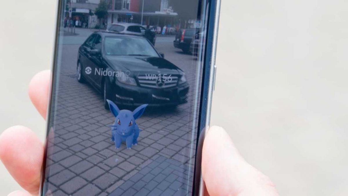 Eine Pokémon-Arena liegt am Brunnen am Rathaus in Altenhundem. von s: Nils Dinkel