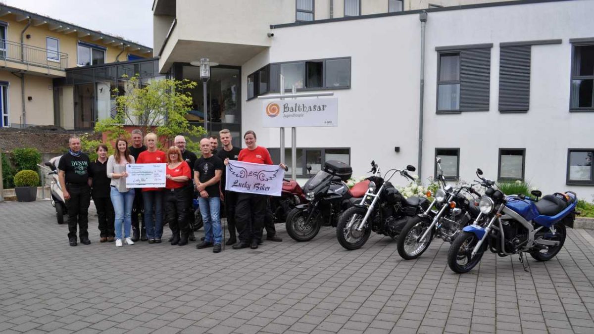 Die „Lucky Bikers“ erwirtschafteten bei zwei Aktionen 1.560 Euro für das Kinder- und Jugendhospiz Balthasar in Olpe. von privat