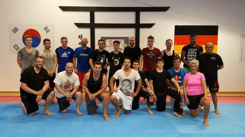 Eine spezielle Trainingseinheit erwartete die Basketballer des TVO Biggesee am Mittwochabend, 10. August, beim "Kickboxing-Olpe". von TVO Biggesee