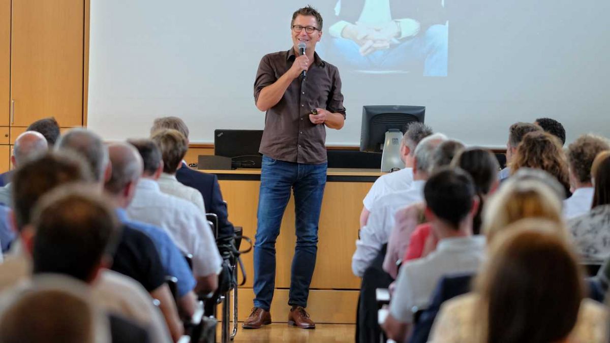 „Reden unter Stress“ – ein Thema, dem sich Burkhard Hupe bei der IHK Siegen widmete. von IHK Siegen