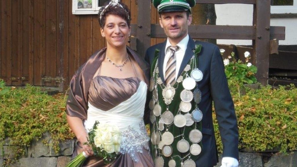 Das amtierende Königspaar Detlev und Hanan Müller. von s: SV Heid