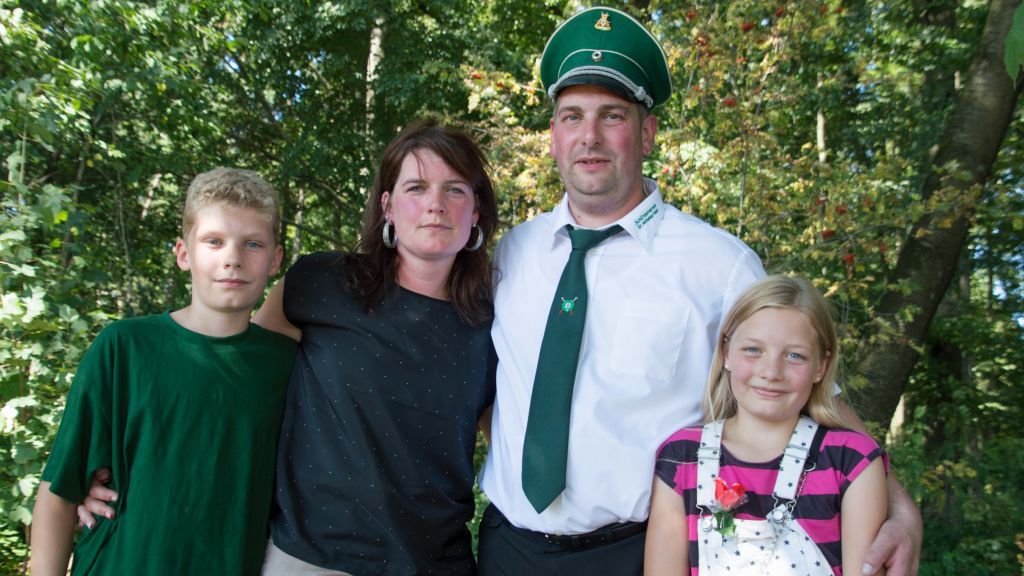 Das neue Königspaar Christof und Martina Kaufmann mit ihren Kindern, Max und Sarah. von s: Nils Dinkel