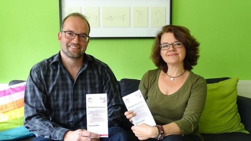 Anke Köster und Daniel Schulte von der Erwerbslosenberatungsstelle im Kreis Olpe bieten Hilfe und Tipps an. von privat
