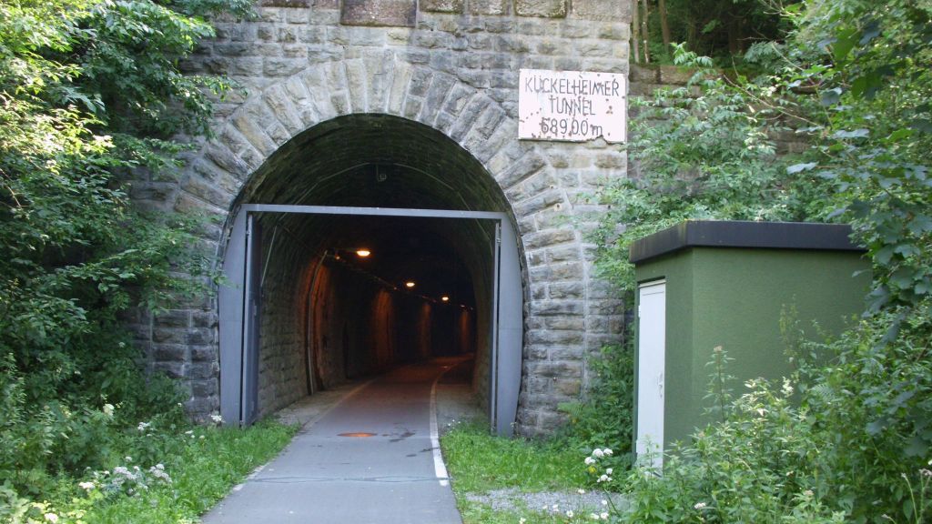 Zum Schutz der Fledermäuse, die Namensgeber des Tunnels sind, wird der „Fledermaustunnel“ in der Wintersaison geschlossen. von privat