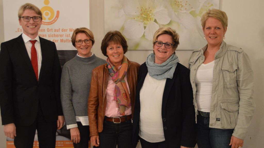 Der neue Vorstand (von links): Dr. Martin Horchler, Andrea Hesse, Angelika Steinhoff, Ulrike Moritz und Birgit Kremer. von Barbara Sander-Graetz
