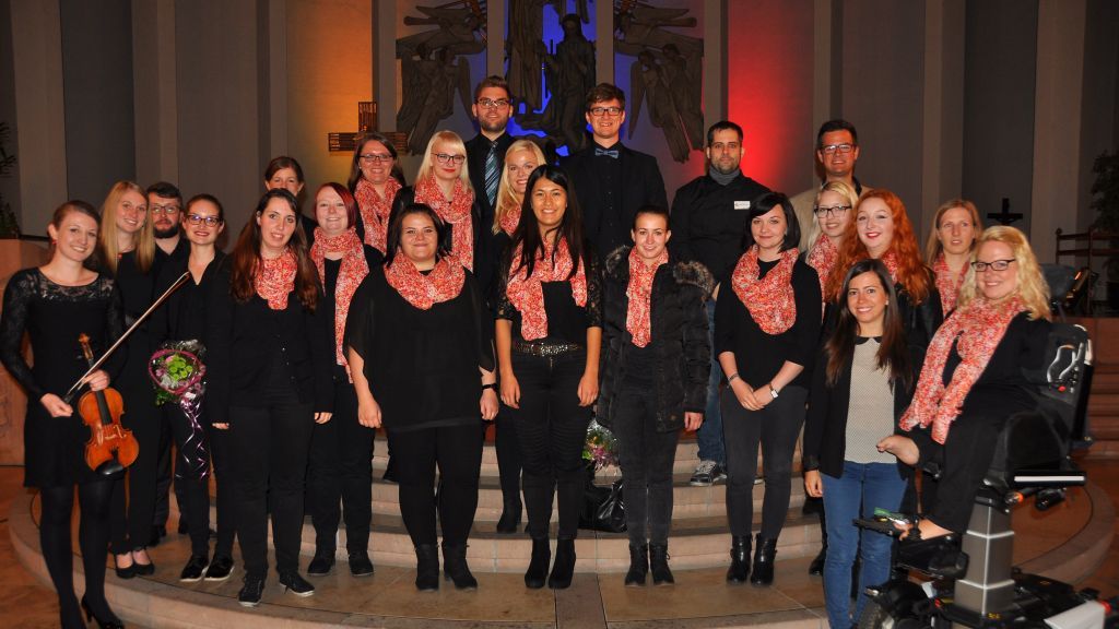 Der Jugendchor "Chorios" und Musikstudenten der Universität Siegen musizierten für den guten Zweck. von Ina Hoffmann