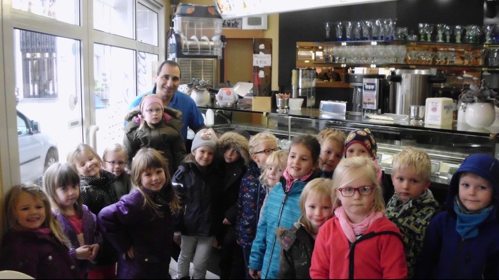 Experte Mario Matos zeigte den Kindern, wie man Eis herstellt. von privat
