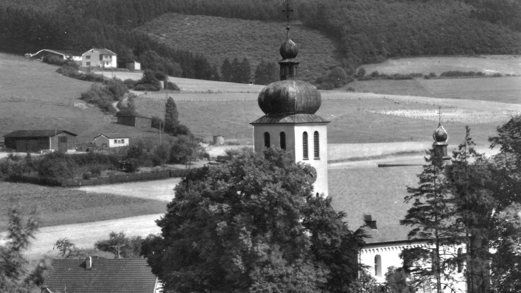 Schnappschuss aus dem Jahre 1963: Blick auf die Elsper Kirche. von Arbeitskreis Historisches Elspe