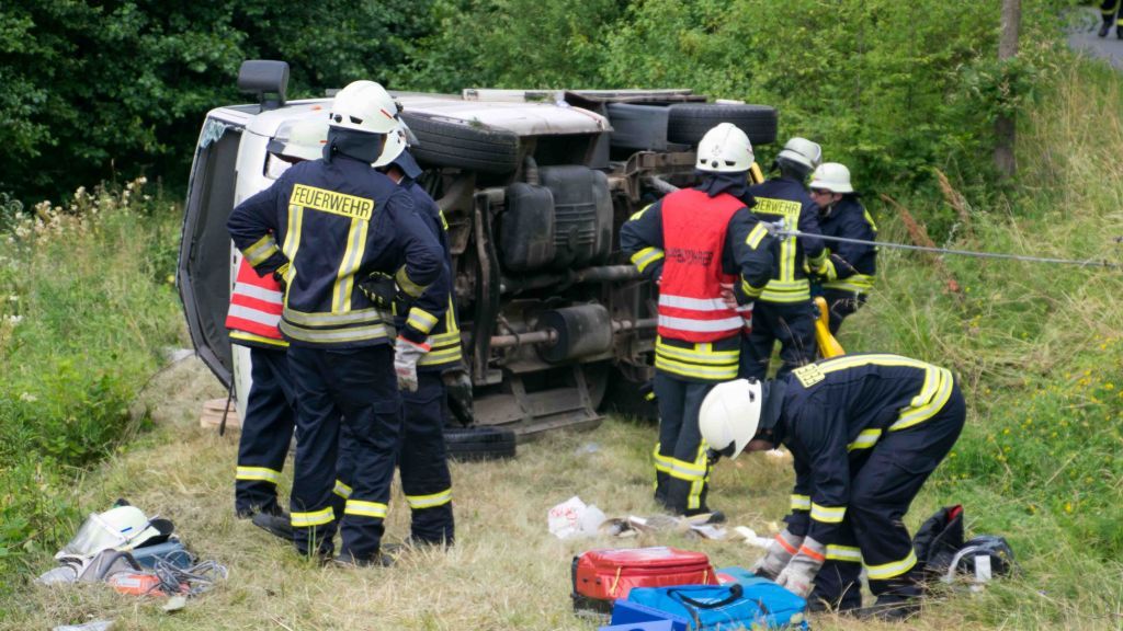 Auch Rettungskräfte berichten von den schlimmen Folgen, die ein Verkehrsunfall für Betroffene, Beteiligte sowie Angehörige und Freunde haben kann. von Archiv Nils Dinkel