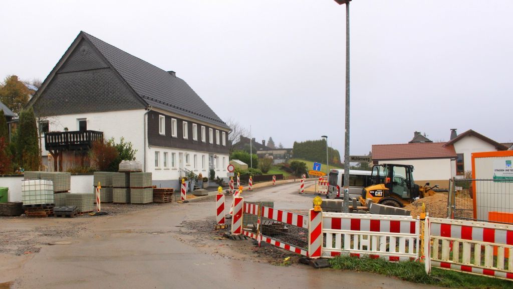 Ab Montag, 28. November 2016, wird der rund 70 Meter lange letzte Abschnitt der Baustelle Biekhofer Straße asphaltiert. In diesem Bereich kommt es daher zu einer Vollsperrung des Verkehres. von Hansestadt Attendorn