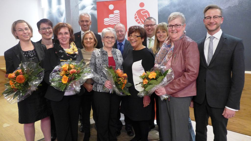 In diesem Jahr wurden die langjährigen Mitarbeiter der Sparkasse im Romantikhotel Platte geehrt. von Sparkasse Attendorn-Lennestadt-Kirchhundem