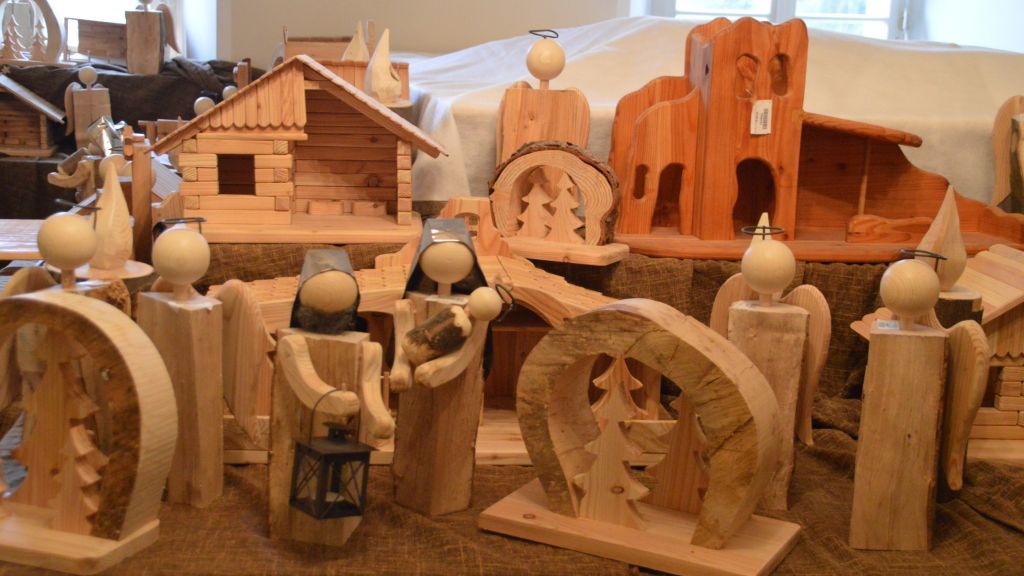 Holzarbeiten aller Art gab es auf der Adventsausstellung der JVA zu sehen und zu kaufen. von Barbara Sander-Graetz