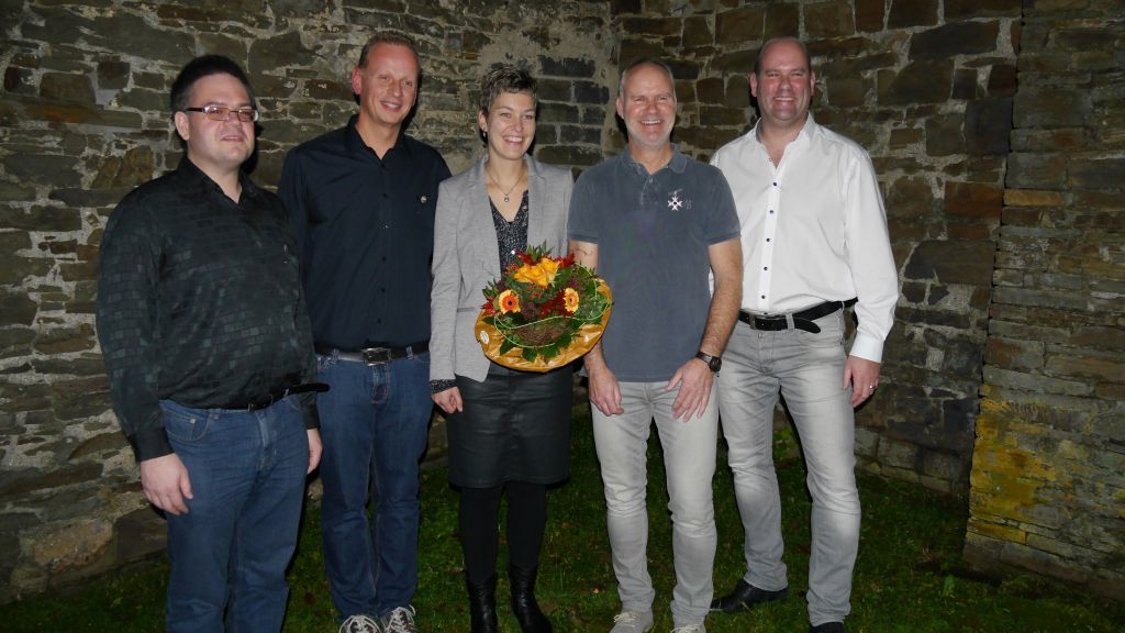 Vorsitzender Thomas Eich mit den geehrten Mitgliedern Jens Alteköster, Stefan Fischer, Sara Voß und Manfred Eich (v.l.). von Tambourcorps Ottfingen