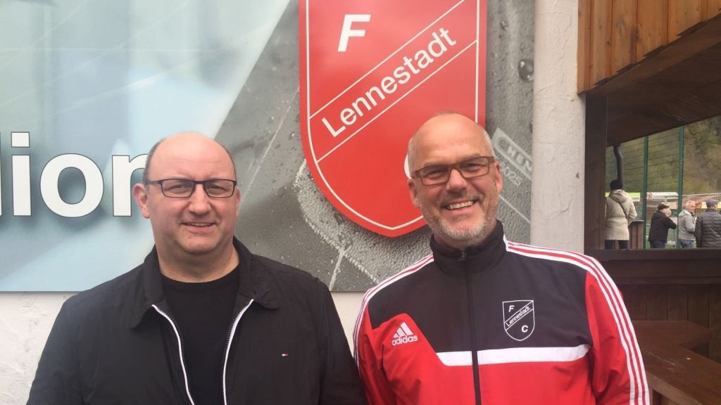 Freuen sich auf das Drittenrundenspiel im Westfalenpokal gegen den SC Paderborn: Jürgen Winkel (links) und sein Co-Trainer Andreas Eickelmann.